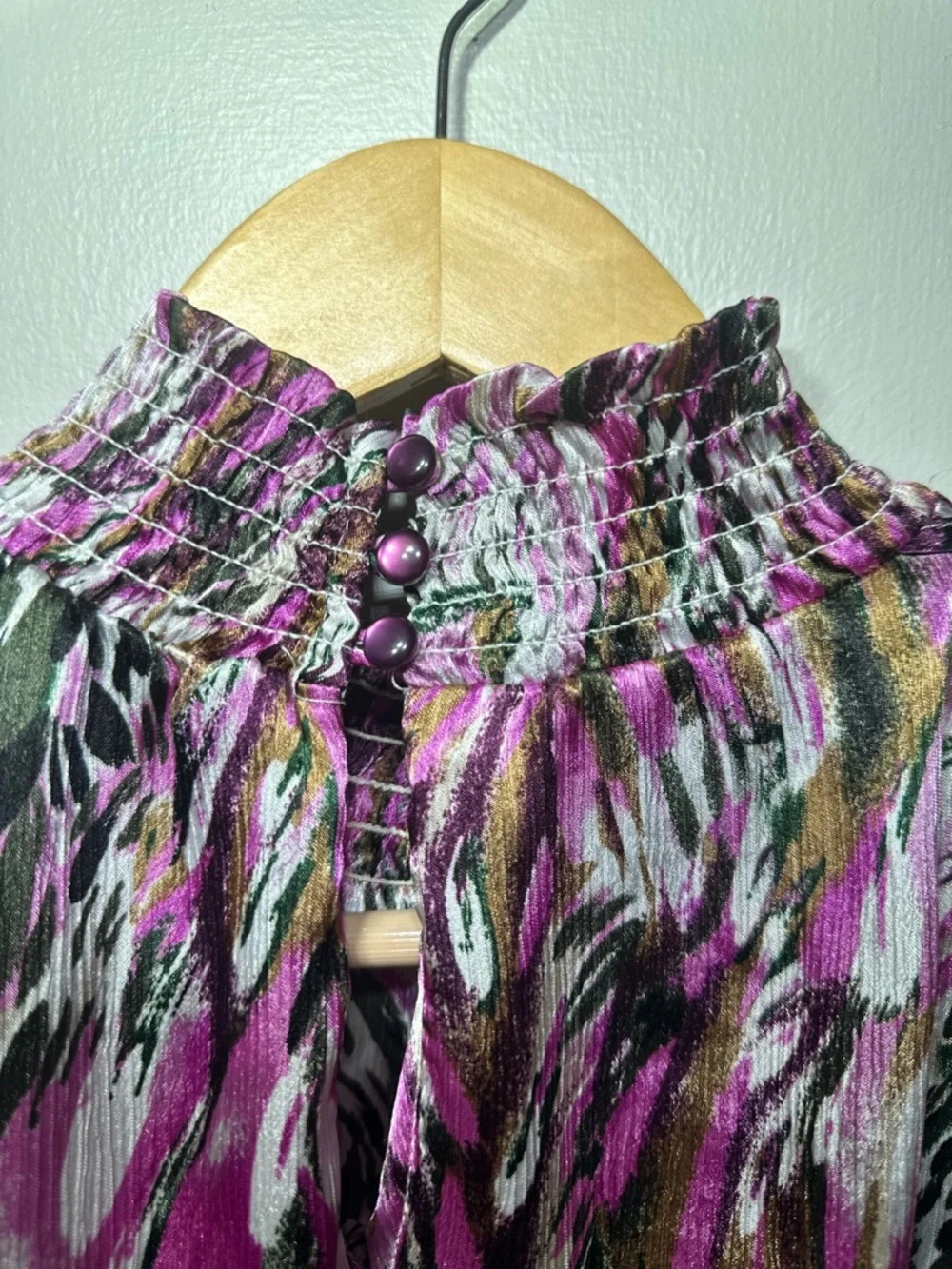 Essentials by Milano Purple Floral Mock Neck Sleeveless satin like Top Y2K small - Picture 4 of 8